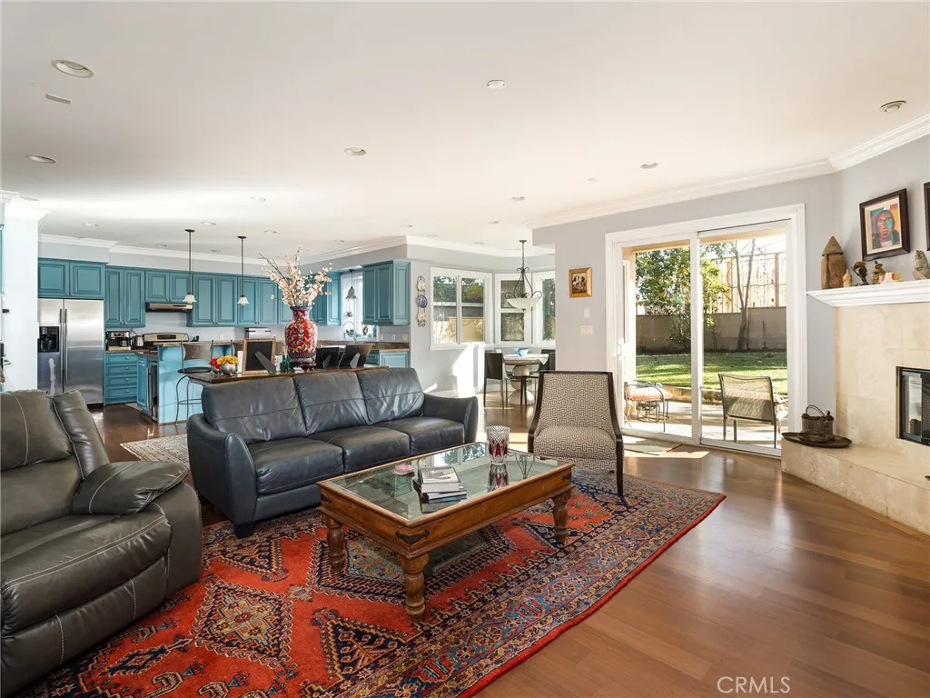 650 W Walnut Avenue, El Segundo, California 90245 home-pic-16